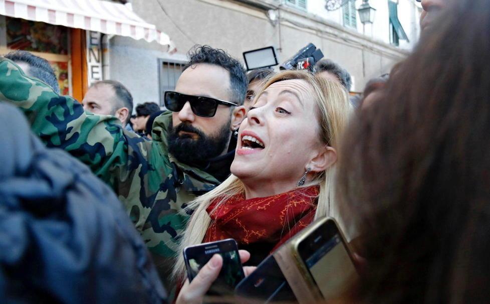 Sputi a Giorgia Meloni ci sono 21 denunciati 