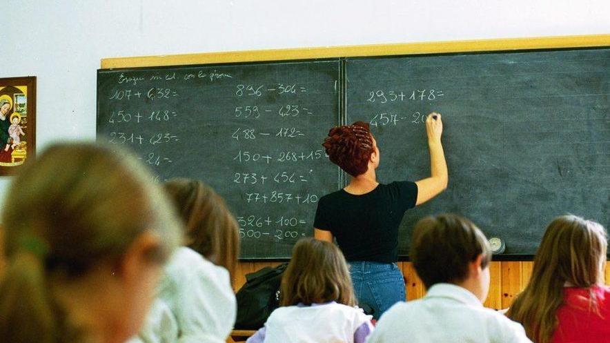 Si alzano in classe e gridano “Viva Hitler”. Convocati i genitori