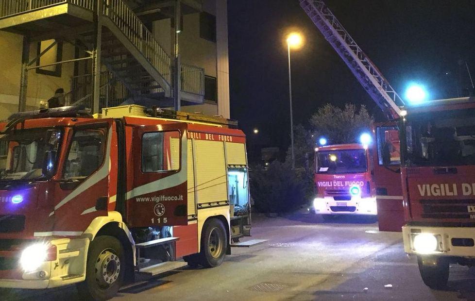 Rogo nella notte in hotel Paura e due intossicati 
