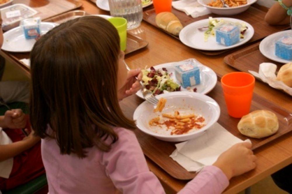 Frittata con la plastica a scuola, multa di 8 mila a Cirfood 