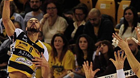 L’applauso del pubblico per Lorenzetti