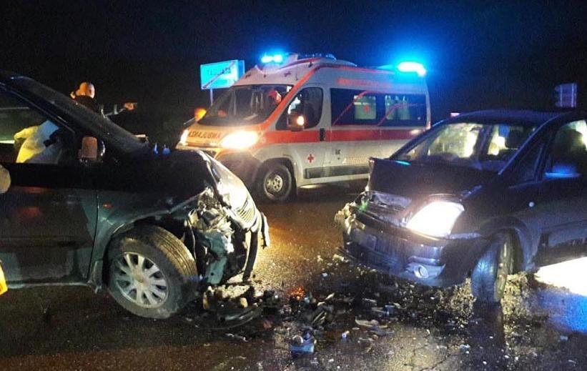 Scontro frontale, traffico in tilt 