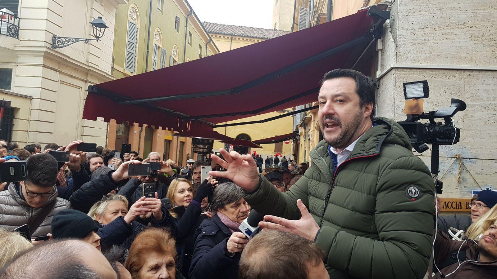 Elezioni 2018/ Salvini al mercato Albinelli: "Libererò Modena, la città di mia nonna" 