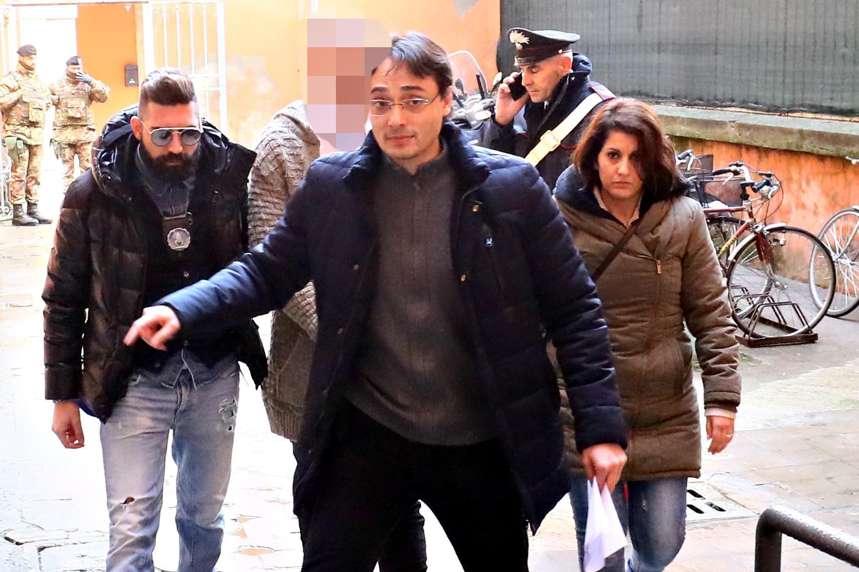 L'arrivo in Tribunale di Vincelli