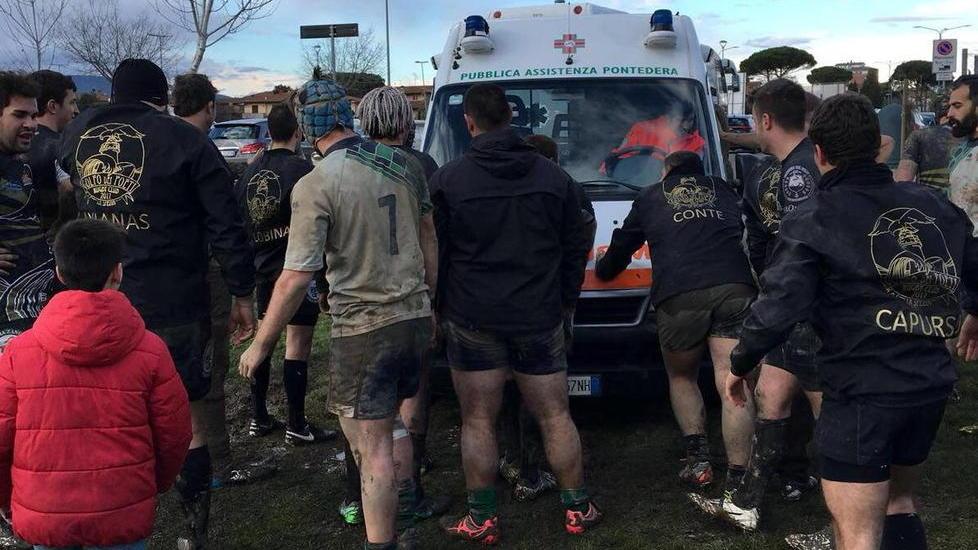 L’autista dell’ambulanza: grazie ai rugbisti