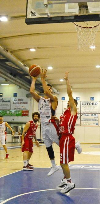 Stessa vittoria sul filo di lana 