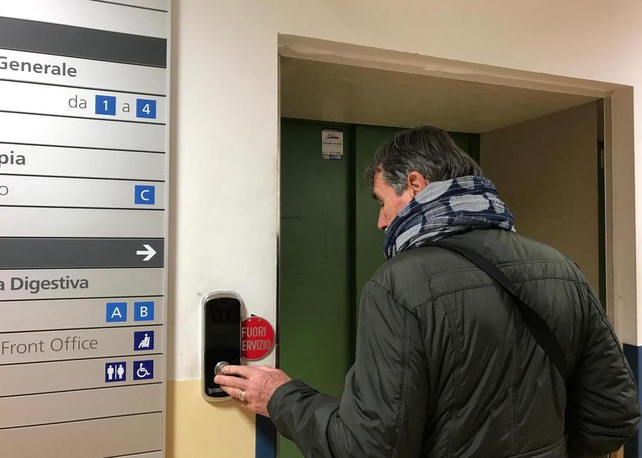 Ospedale, nel padiglione nuovo ascensore guasto da due mesi 