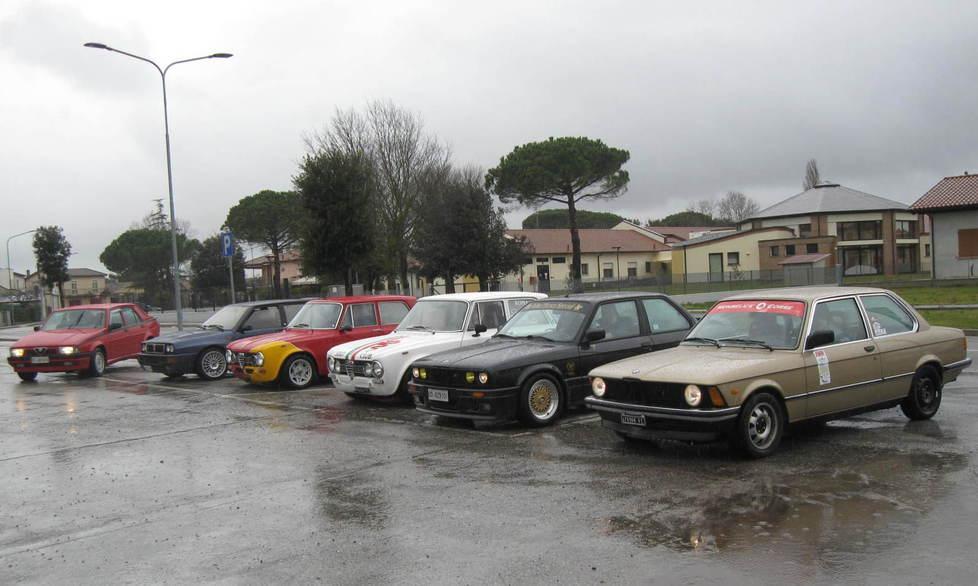 Auto, passione anche sotto la pioggia