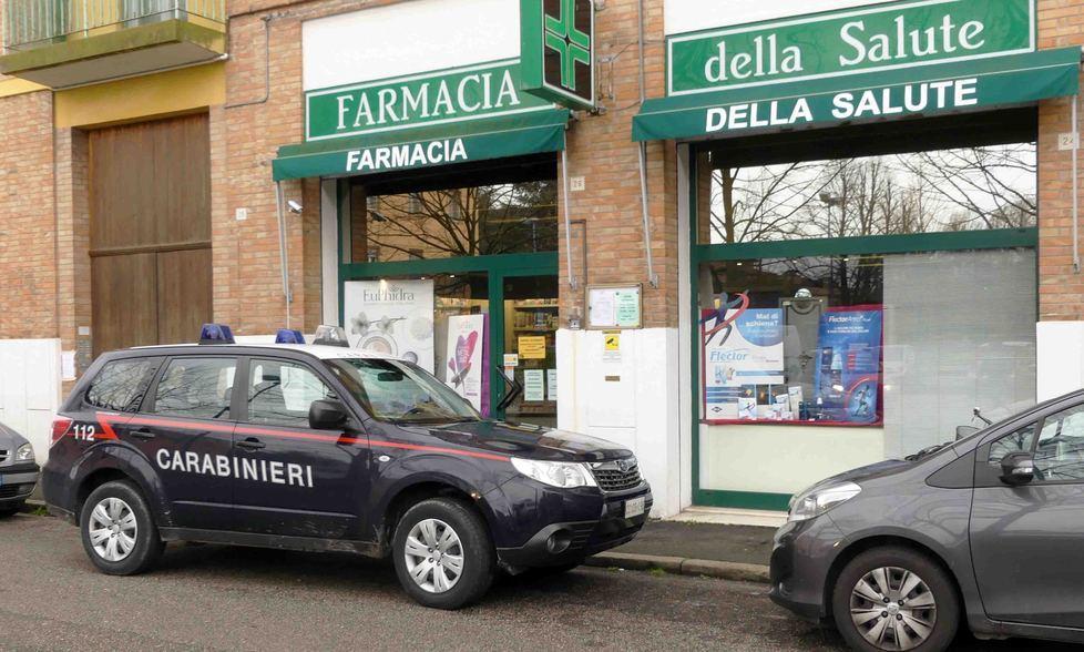 Rubano creme costose dalle scansie