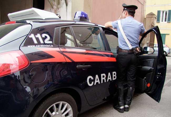 Minacce e bombola di gas davanti casa all'ex: arrestato per stalking 