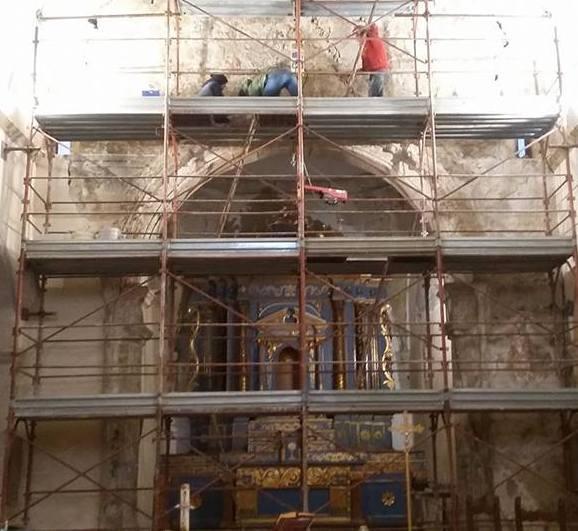 Restauro della chiesa di San Quirico, si lavora sugli affreschi