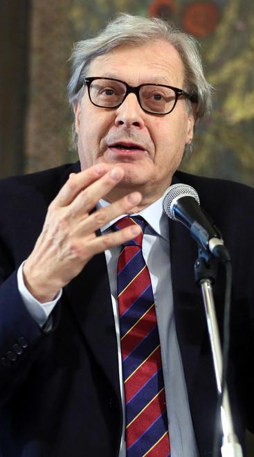 Sgarbi a teatro racconta la mostra di famiglia