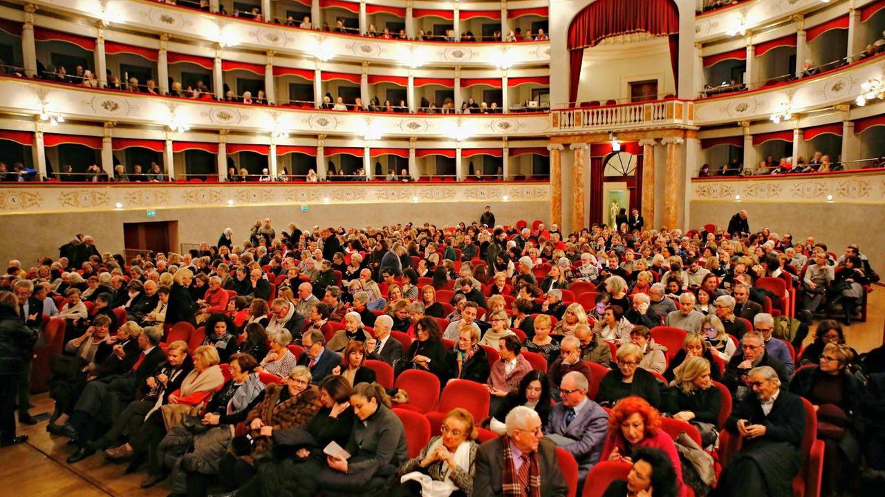 Al Goldoni va in scena la Storia: ecco l'opera interpretata dagli studenti - Video