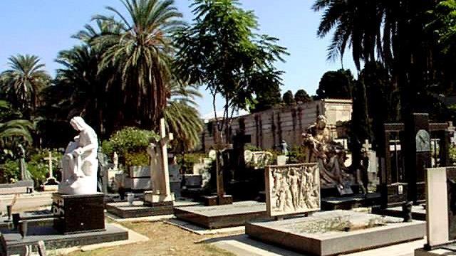 Il cimitero di Bonaria meta turistica per le opere d'arte e i defunti illustri