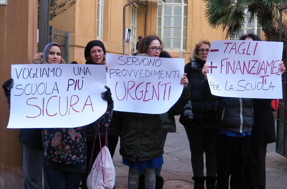 Furti a scuola, i genitori: «Più sicurezza o non manderemo i bambini in classe» 