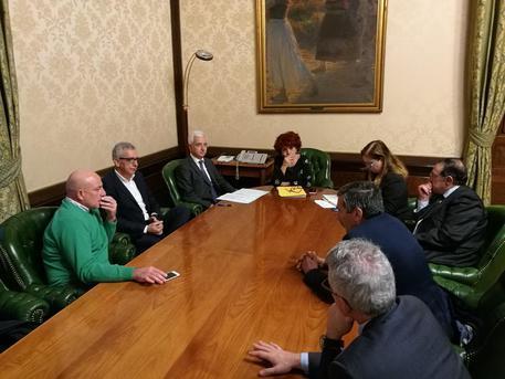 Il tavolo con i rappresentanti della giunta sarda e la ministra Fedeli