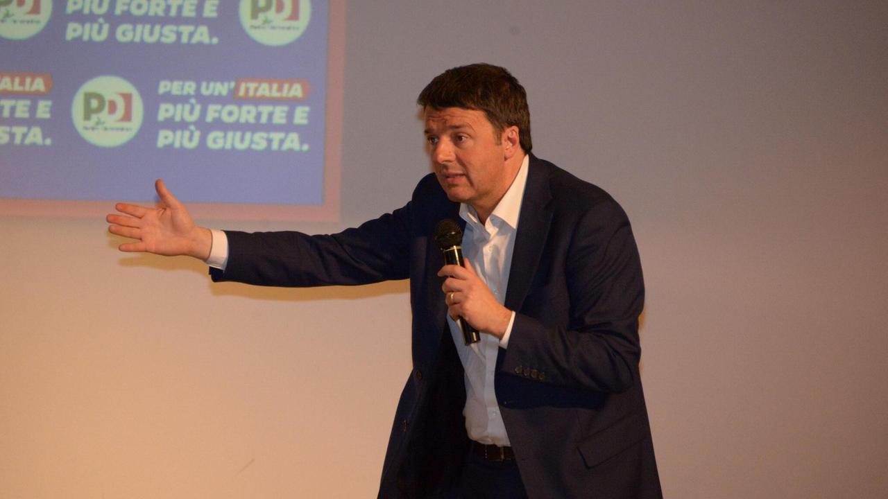 Il segretario del Pd Matteo Renzi al Wall Art Hotel di viale della Repubblica (foto Sproviero Batavia)