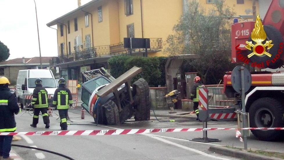 Mercoledì nero: tranciati tubo del gas e cavo di fibra ottica