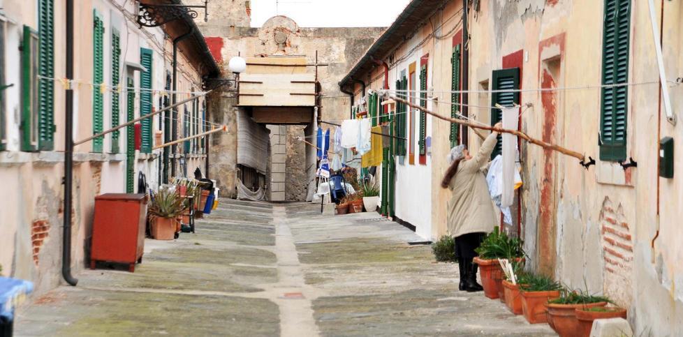 Case popolari, nuove regole e brusco calo di domande 