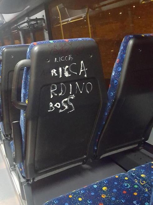 Bus nuovi e già pieni di scritte 