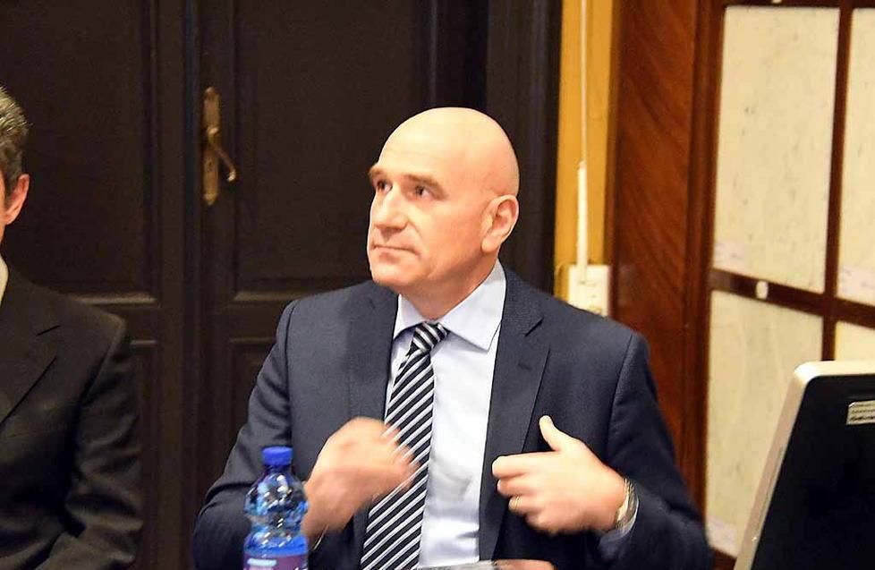 Gli scarti di cava per super adesivi Contatti con Mapei