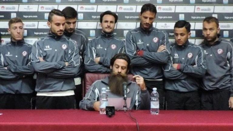 «Giocate o sarà la fine» La Lega spinge l’Arezzo