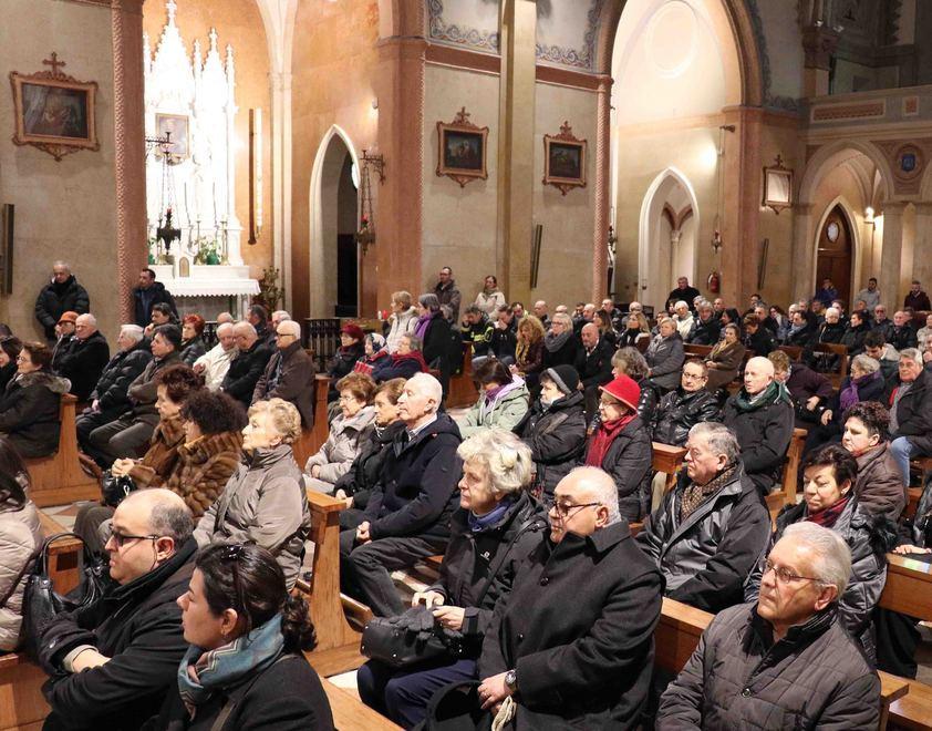 Addio al frutticoltore Comunità commossa per l’ultimo saluto 