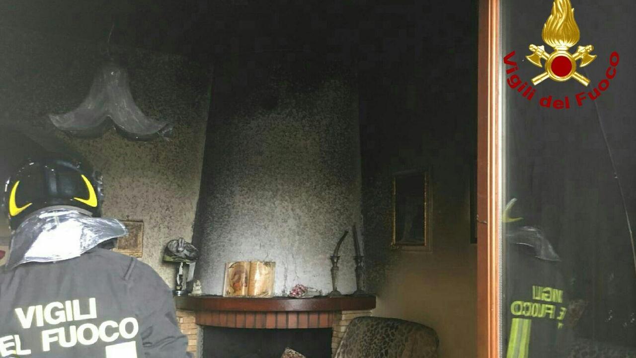 Fiamme in una casa a Quarrata per un guasto alla tv