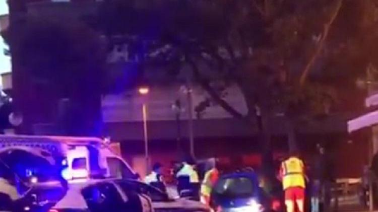 Cagliari, sbatte con l'auto su un gradino di una piazza e poi si addormenta