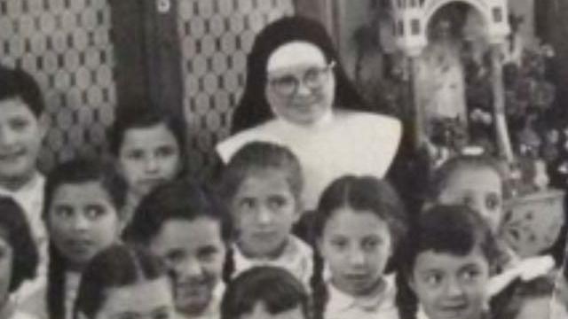 Suor Michelina con alcuni dei suoi alunni