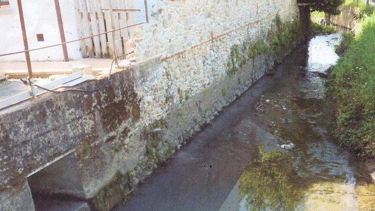 La fognatura non esiste ma il costo in bolletta sì