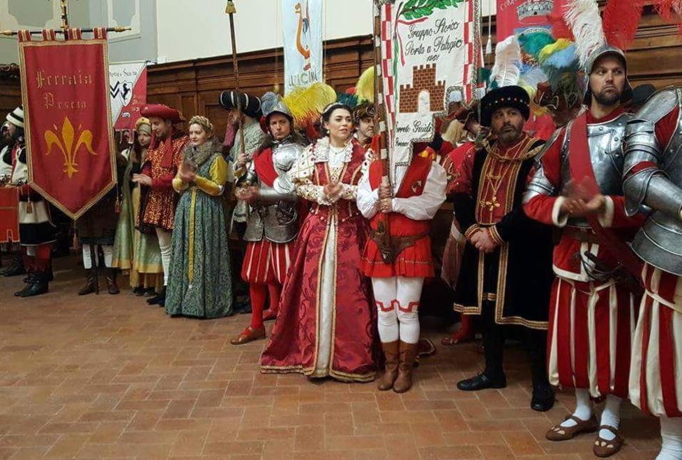 Contrada di Porta al Palagio alla sfilata di Vernio