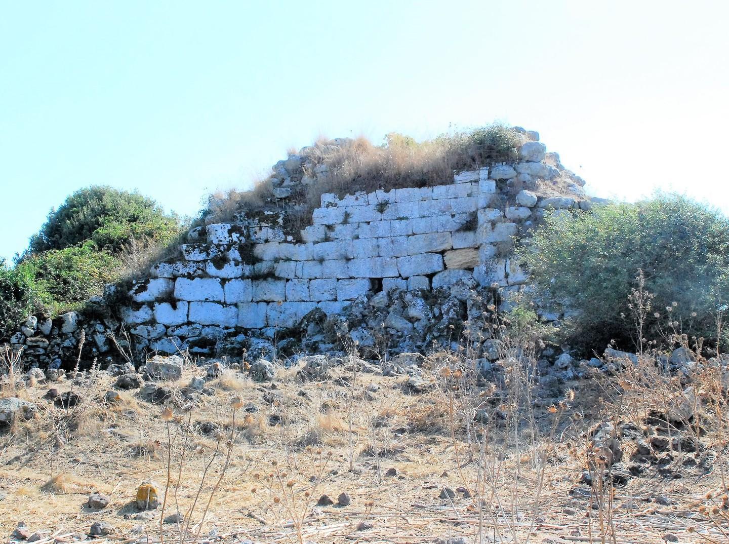 Lavori di recupero al “nuraghe bianco” 