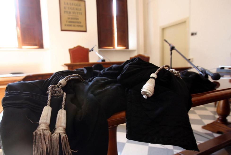 Ventuno mesi senza strada e non può entrare in casa sua
