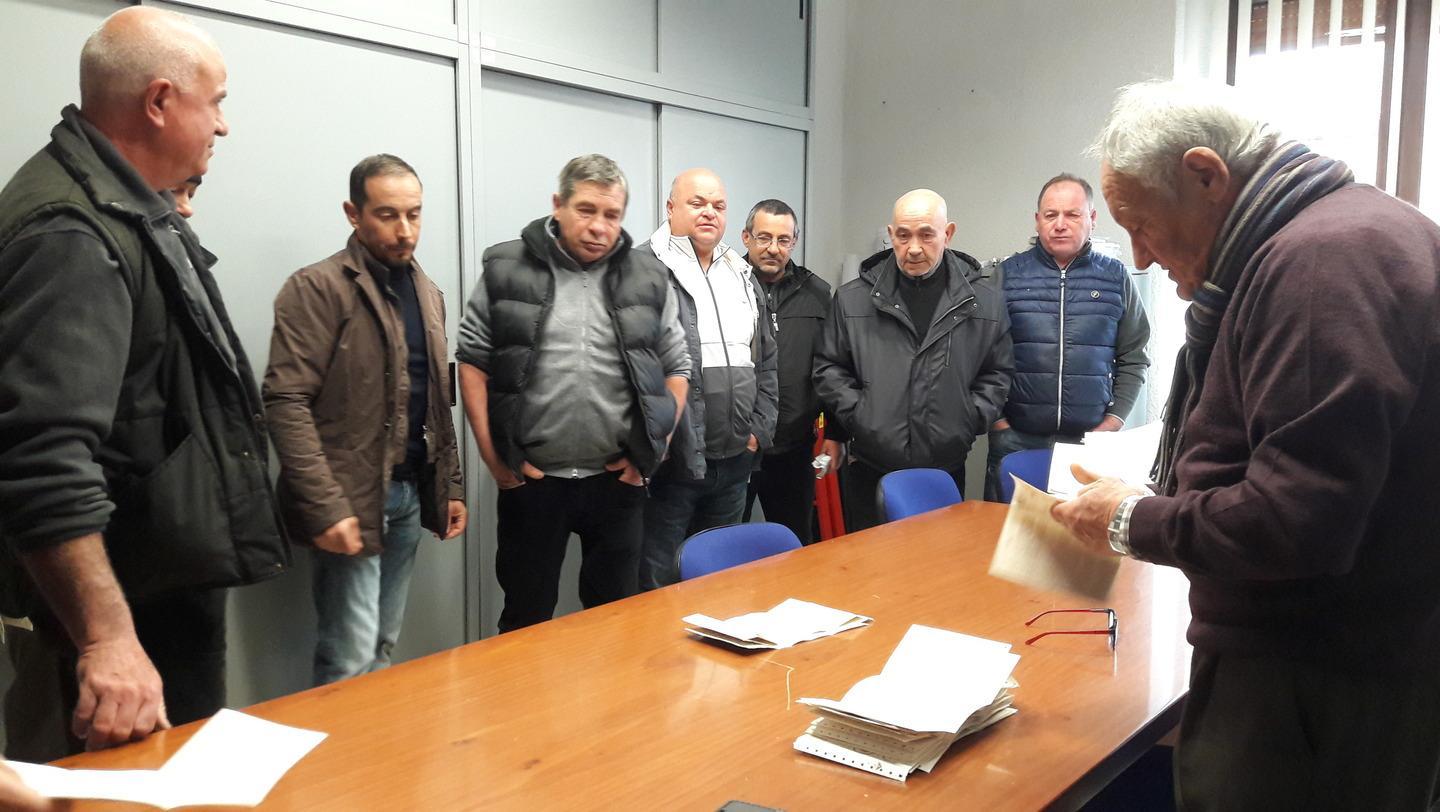 Gli allevatori di Chiaramonti restituiscono le schede elettorali 