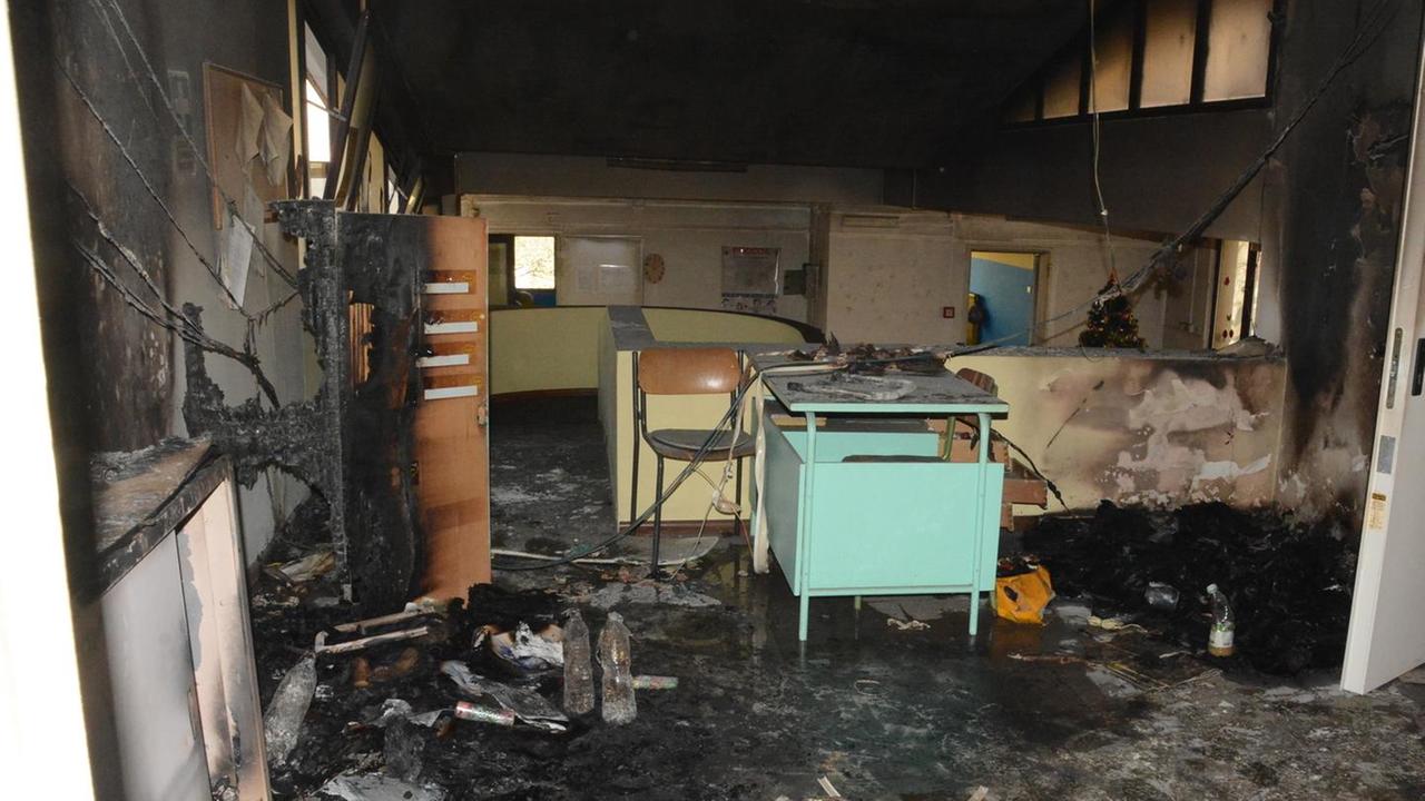 Riapre la scuola materna incendiata dai vandali 