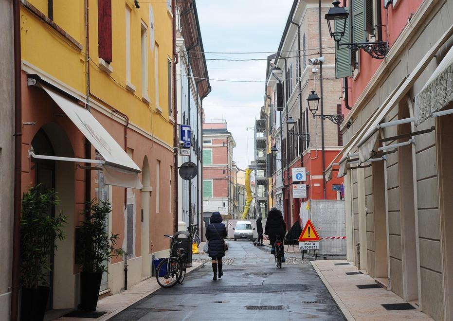 Centri storici desertificati «Dare soldi ai negozianti» 