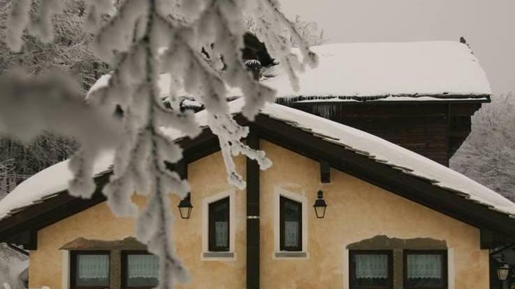 Tanta neve fino in collina ma la rete stradale regge