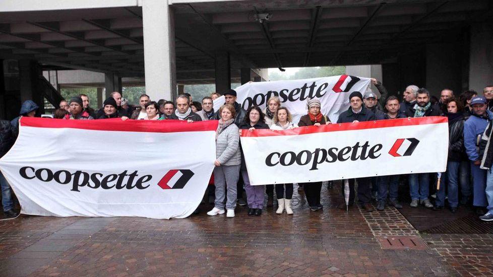 Coopsette paga una parte degli arretrati
