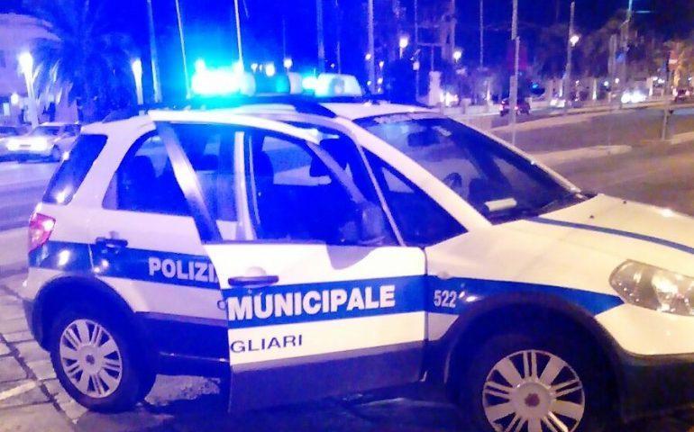 Provoca un incidente stradale e scappa: ricercato dalla polizia municipale