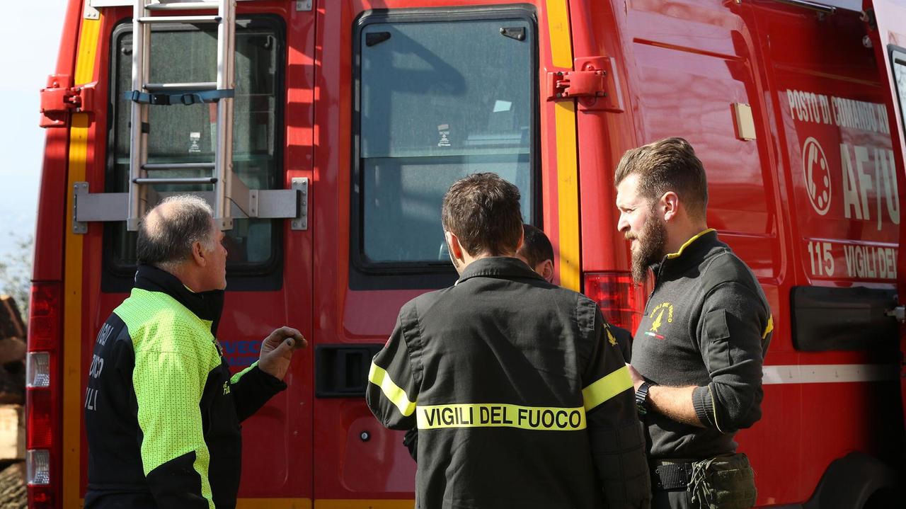 Tragedia in casa, donna muore nell'incendio: intossicato il figlio