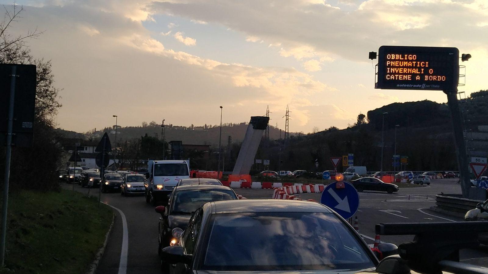 La carovana di auto anti tagli della sanità all'arrivo a Firenze