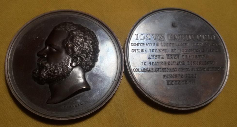 Il Comune non fa nessun atto e le medaglie di Carducci vanno a Bologna 