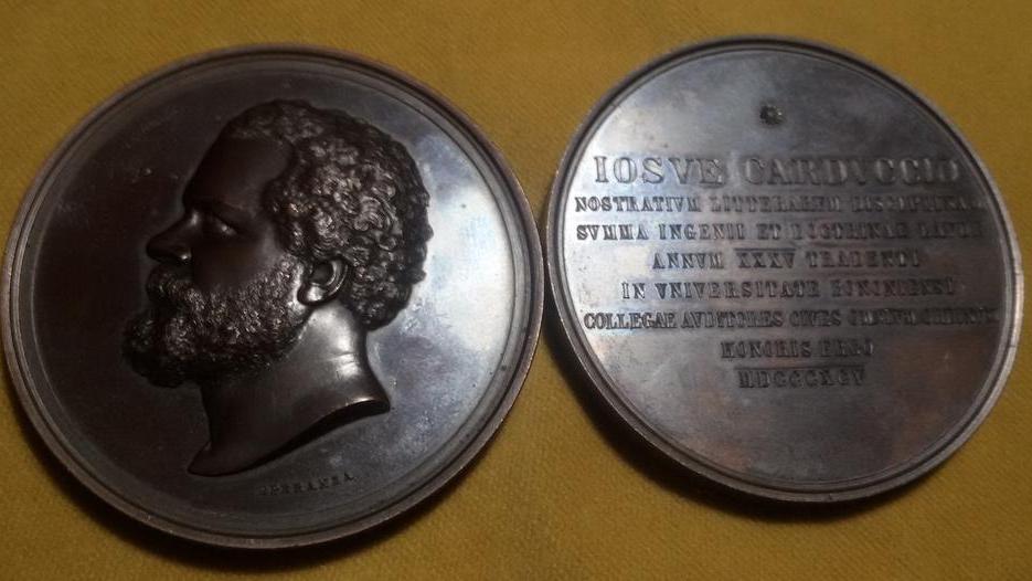 Il Comune non fa nessun atto e le medaglie di Carducci vanno a Bologna
