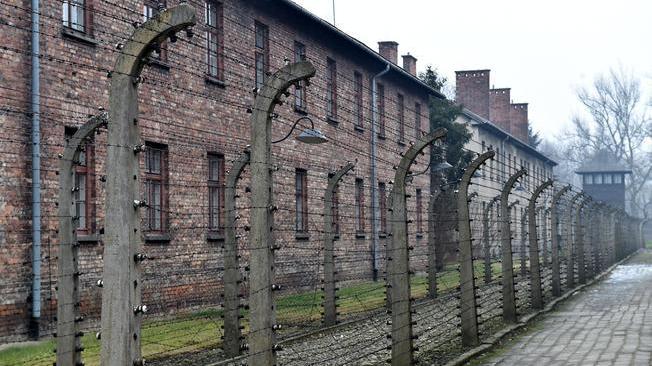 Shoah: Polonia congela legge Olocausto