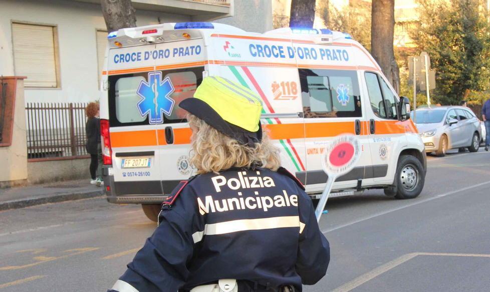 Cade dalla bici: grave. Ipotesi auto pirata