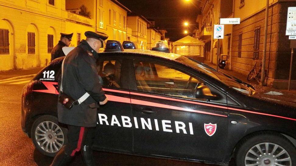 Dà in escandescenze e minaccia gli ospiti di un centro profughi