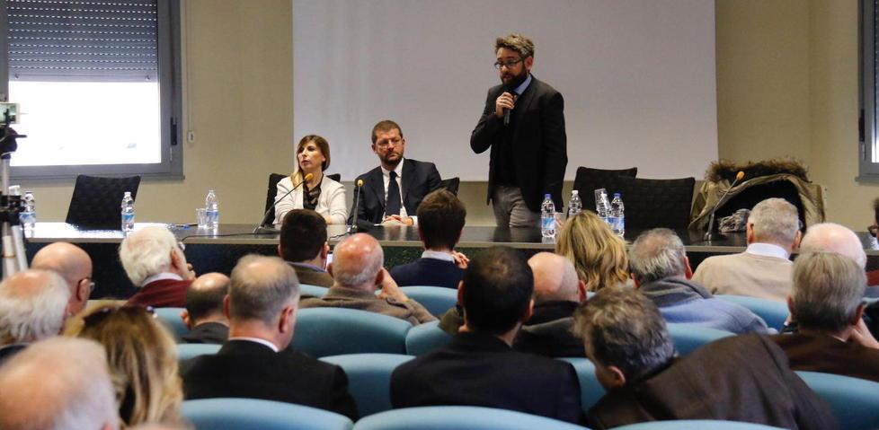 Il Pd: «Solo con noi riparte l’economia» 