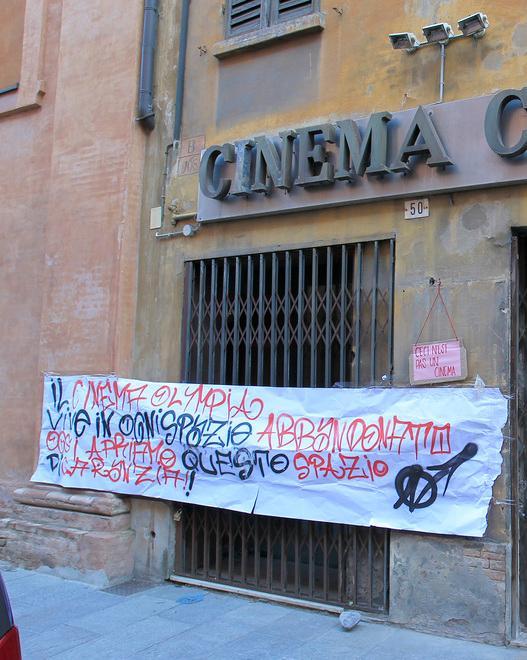 Guernica: «Lasciare l’ex Cavour? Prima dibattito sugli spazi sociali»