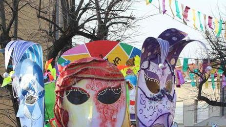 Sfuma la parata finale del Carnevale di Pietrasanta